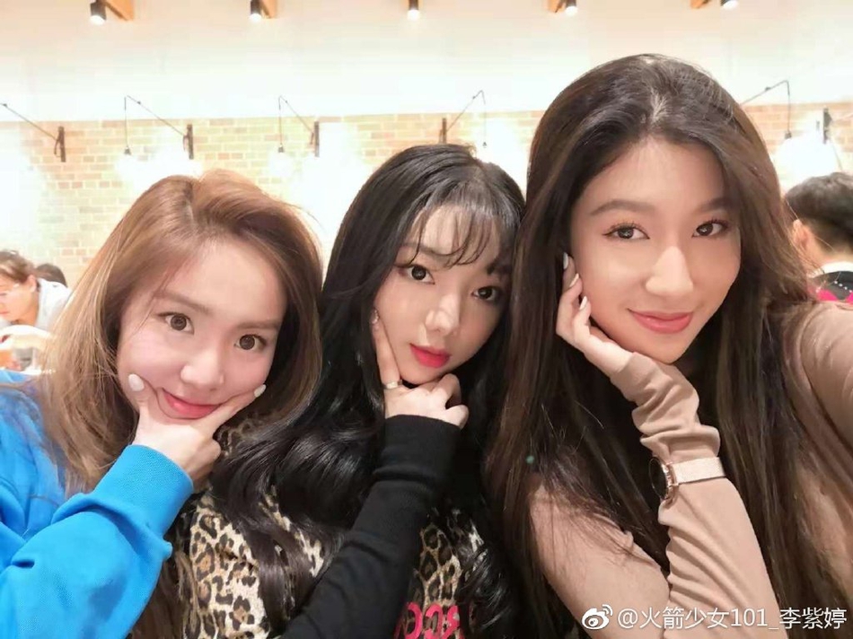 李紫婷晒与陈芳语吴映香合照关系好_高清图集_新浪网