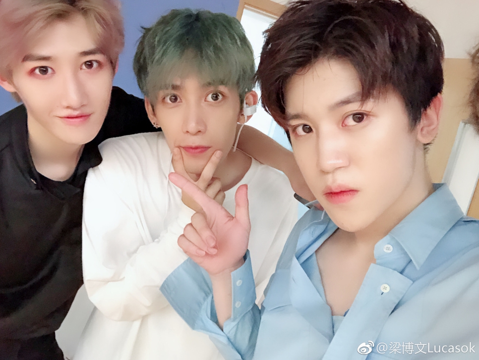 组图:《偶像练习生》第二季要来?疑选手晒合照满屏小鲜肉