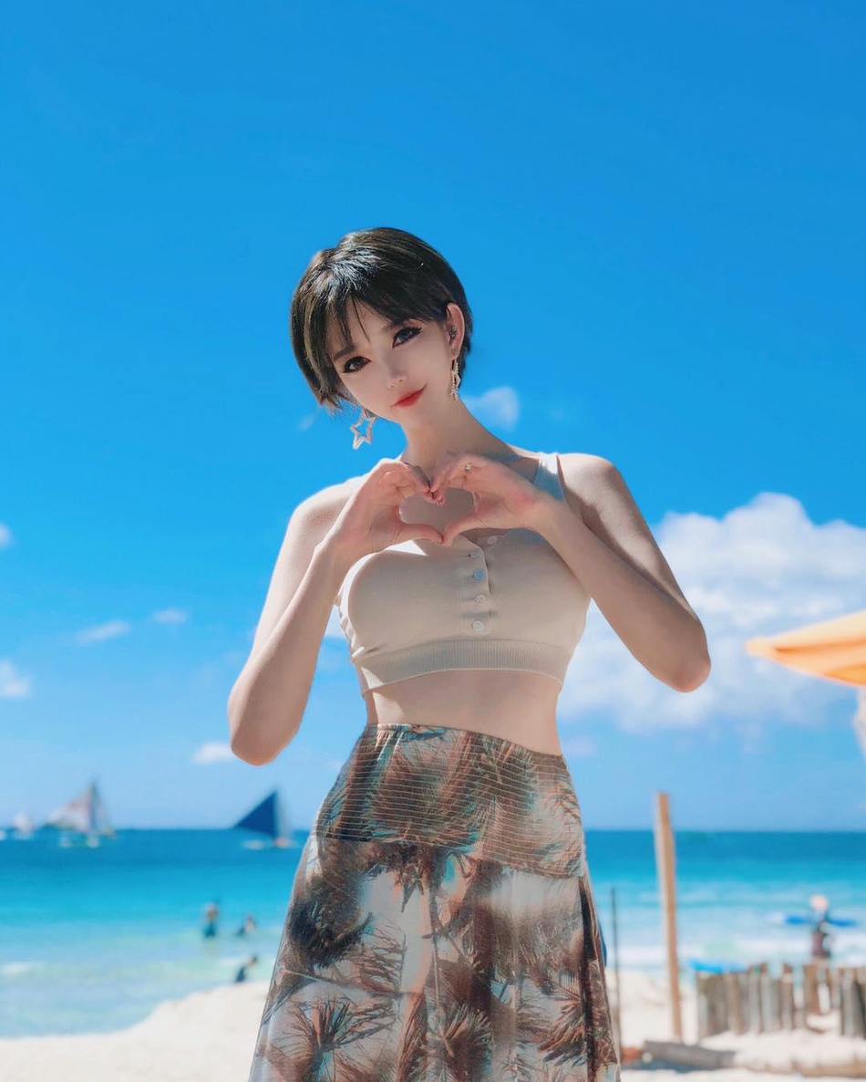 韩网红比基尼上围丰满