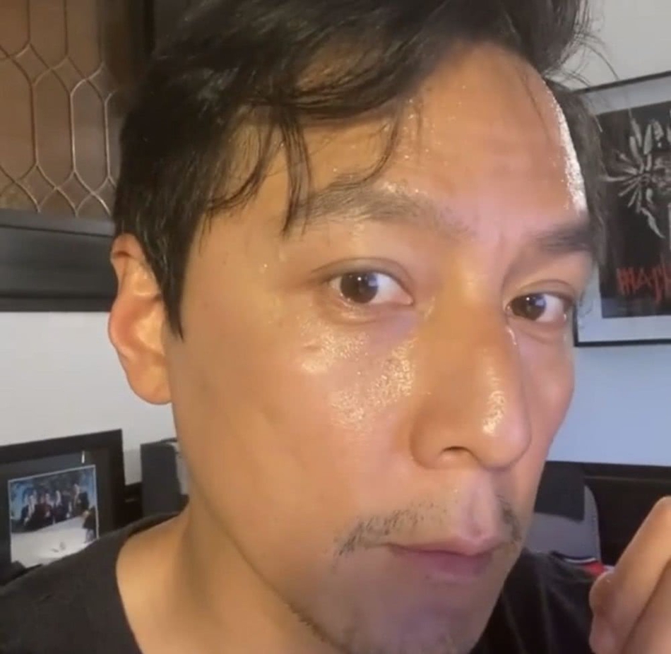 组图:吴彦祖自拍意外曝光头发稀疏 角度清奇怼脸拍"有颜任性"