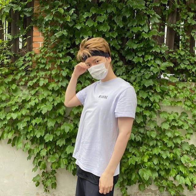 組圖：安宰賢離婚清空社交網站後首更新 戴口罩一頭金髮略顯頹廢