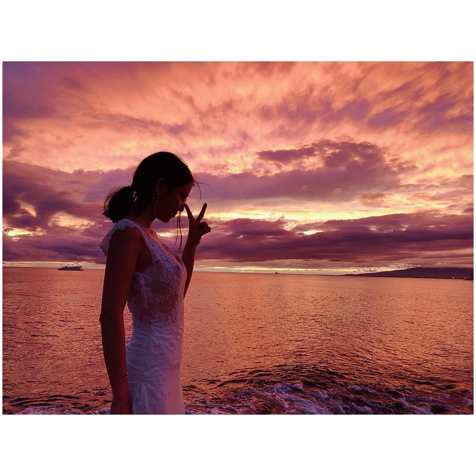 组图:李毓芬夏威夷度假晒美照 穿包臀白纱裙好身材呼之欲出