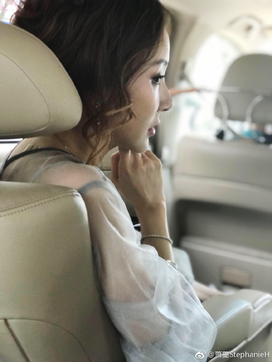 2 / 5 新浪娱乐讯 29日,有着"台湾第一美女"之称的萧蔷在微博晒出一组