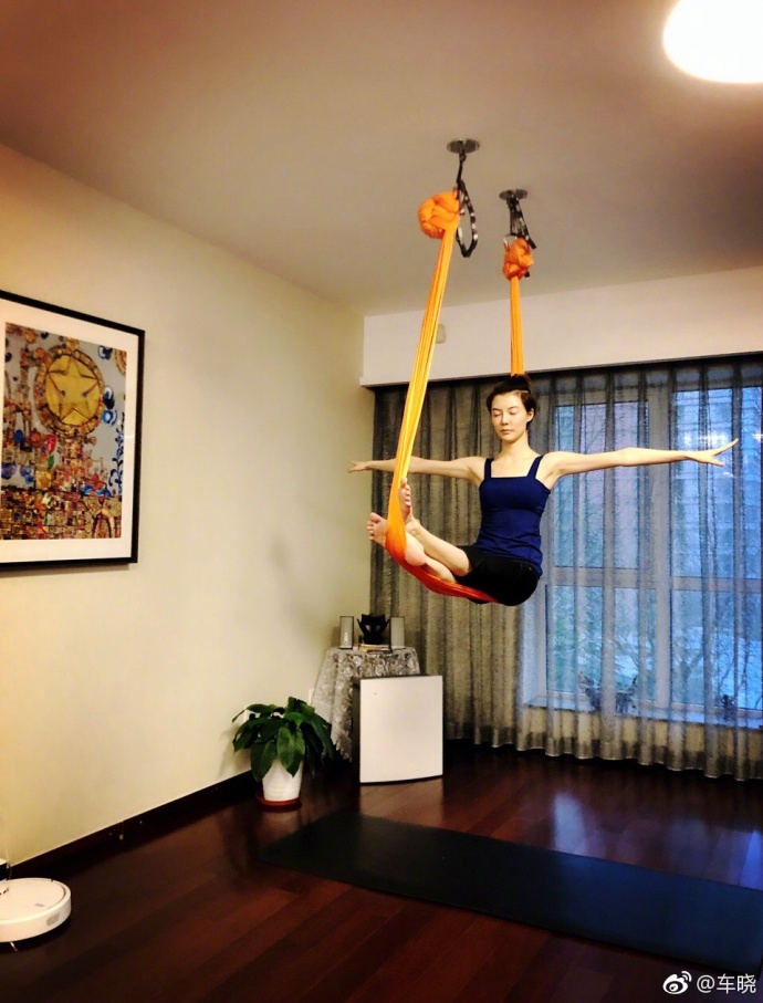组图:车晓晒健身照姿势惊呆网友 绳上打坐似小龙女