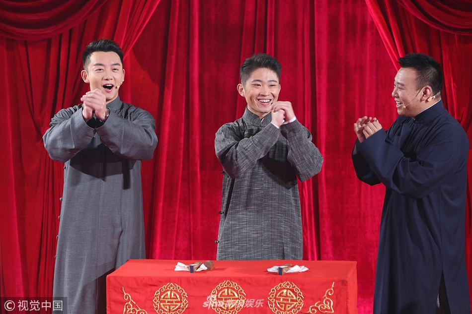 组图:郑恺进击剧场说相声 张凯丽兰花指跳舞潘长江造型喜感_高清图集