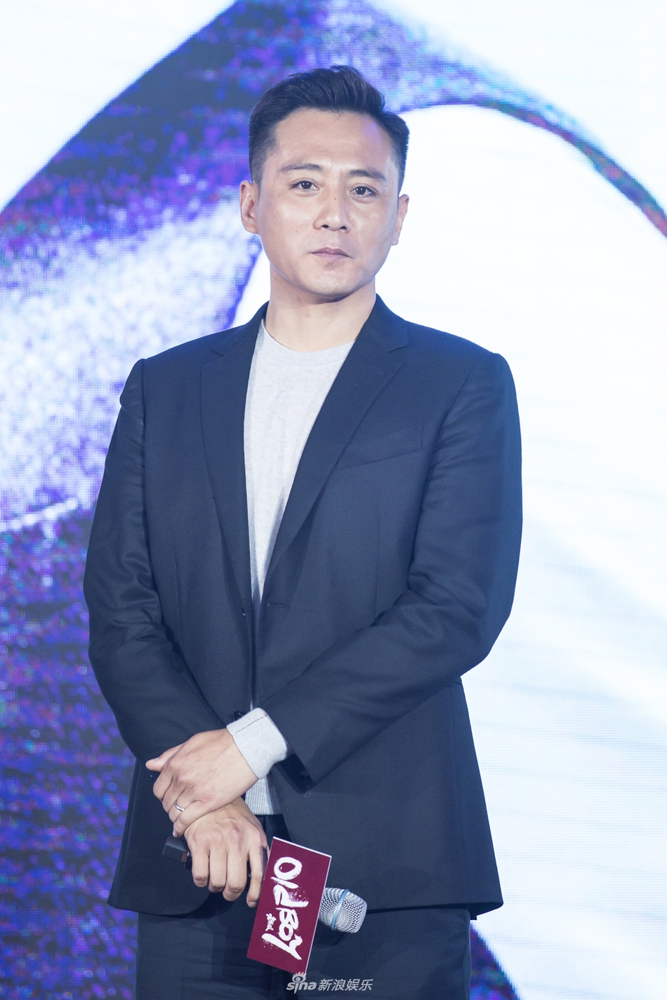 组图:刘烨穿西装帅气有型 为讨林依晨欢心学台湾腔撒娇