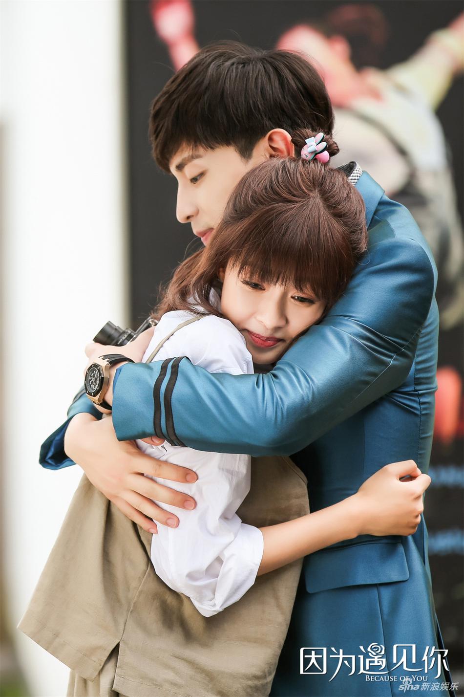 《因为遇见你》曝新海报 孙怡吴优穿旗袍身姿曼妙