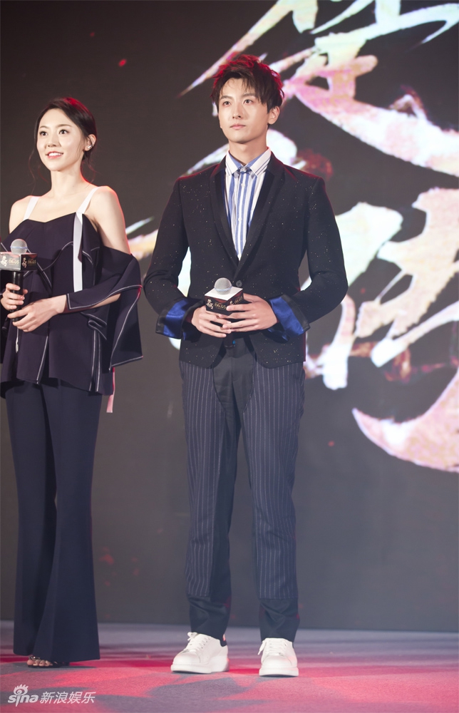 组图:《楚乔传》发布会 赵丽颖林更新互赠礼物