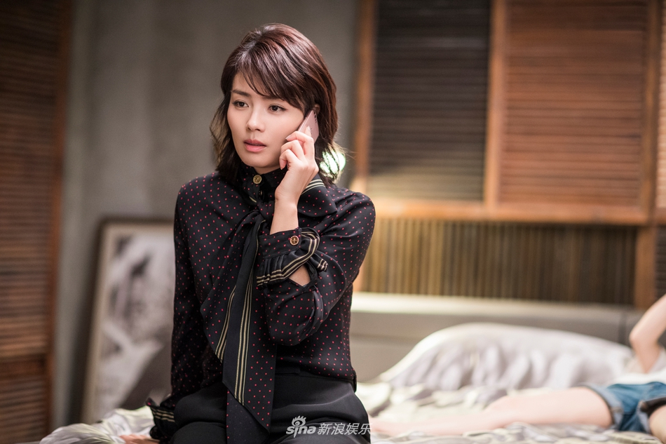 刘涛欢乐颂同款衬衫 - 刘涛造型大盘点  欢乐颂2刘涛造型之安迪的变装秀 - 第3页 时尚潮流 第3张    	刘涛欢乐颂同款衬衫 - 刘涛造型大盘点  欢乐颂2刘涛造型之安迪的变装秀 - 第3页 时尚潮流 第3张