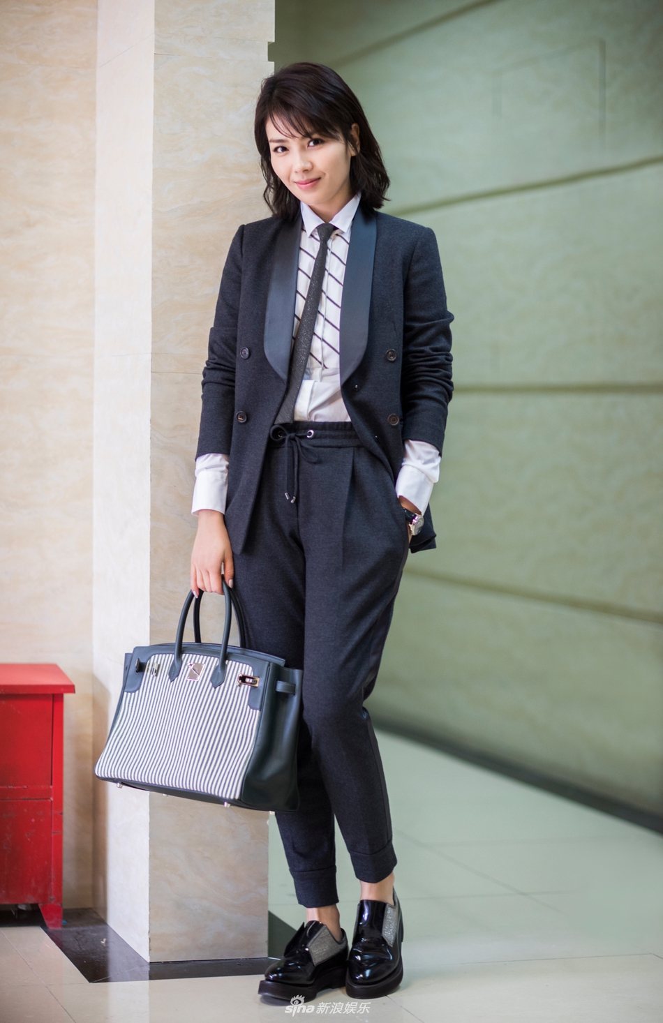 刘涛欢乐颂同款衬衫 - 刘涛造型大盘点  欢乐颂2刘涛造型之安迪的变装秀 - 第3页 时尚潮流 第2张    	刘涛欢乐颂同款衬衫 - 刘涛造型大盘点  欢乐颂2刘涛造型之安迪的变装秀 - 第3页 时尚潮流 第2张