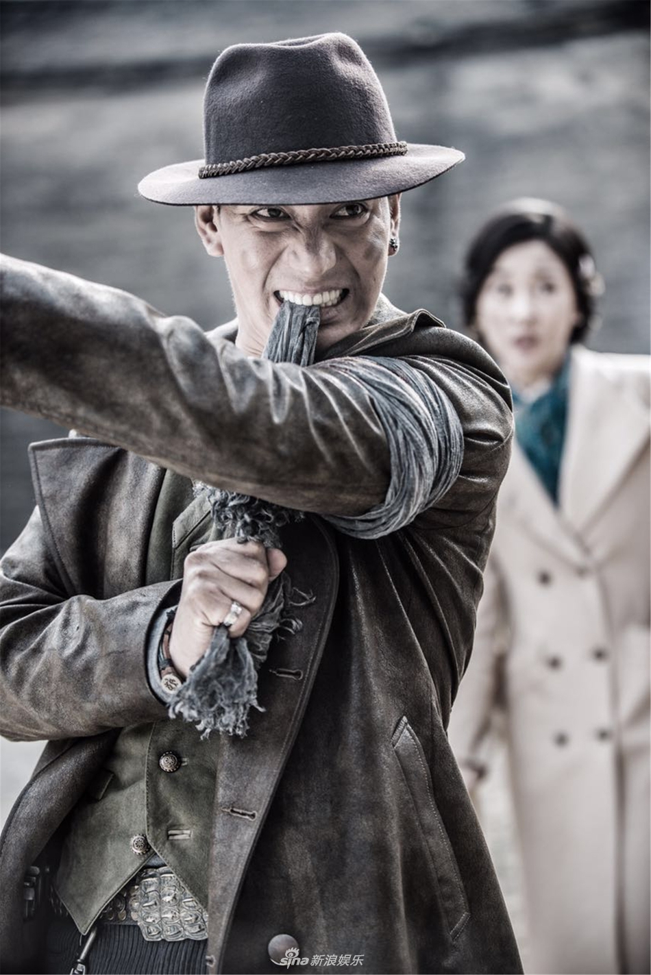 组图:《擒狼》收官 柔情硬汉蒲巴甲擒狼大队长下线