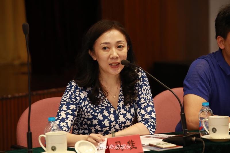 组图:周振天编剧艺术研讨会成功召开 众专家观看作品集并致辞点评