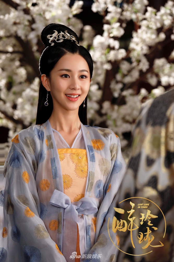 组图:《醉玲珑》刘诗诗眉头微蹙楚楚可怜 陈伟霆剑眉星目帅气逼人