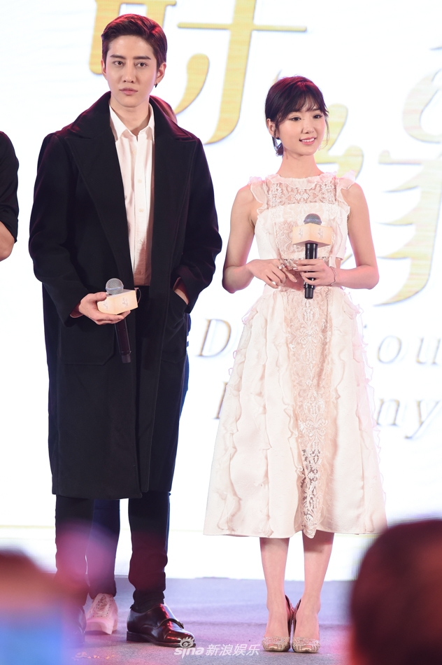 组图:mike吃臭豆腐内心崩溃 被毛晓彤吐槽语言不通