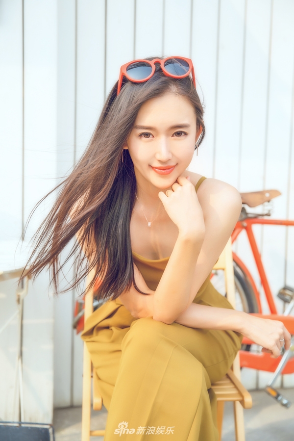 组图:《平凡岁月》苏丹造型前卫 榴莲发型令人印象深