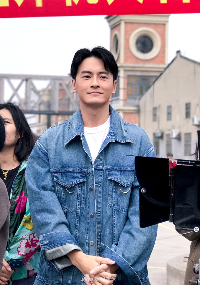 组图:《半生缘》郑元畅首演民国戏 气质温厚变温柔绅士