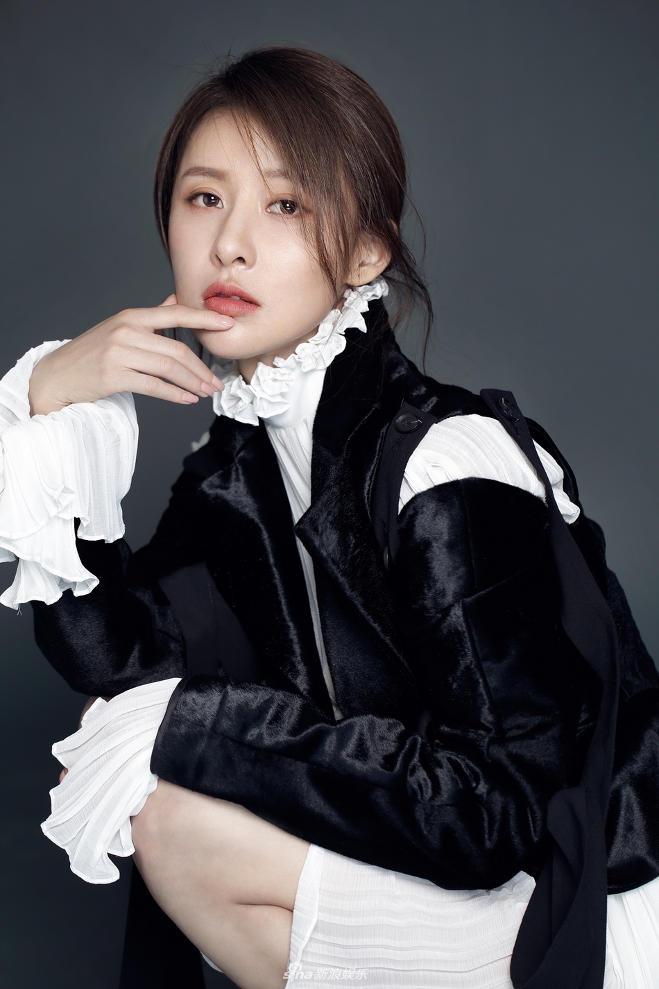 组图:《维和步兵营》贾青化身战地蔷薇 记录维和经历_高清图集_新浪网