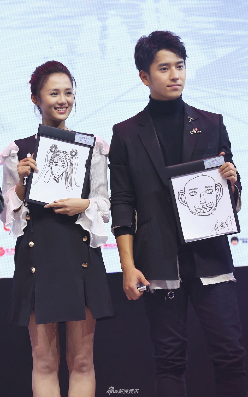 组图:《路从今夜白》将播 陈若轩安悦溪谈吻戏撒狗粮