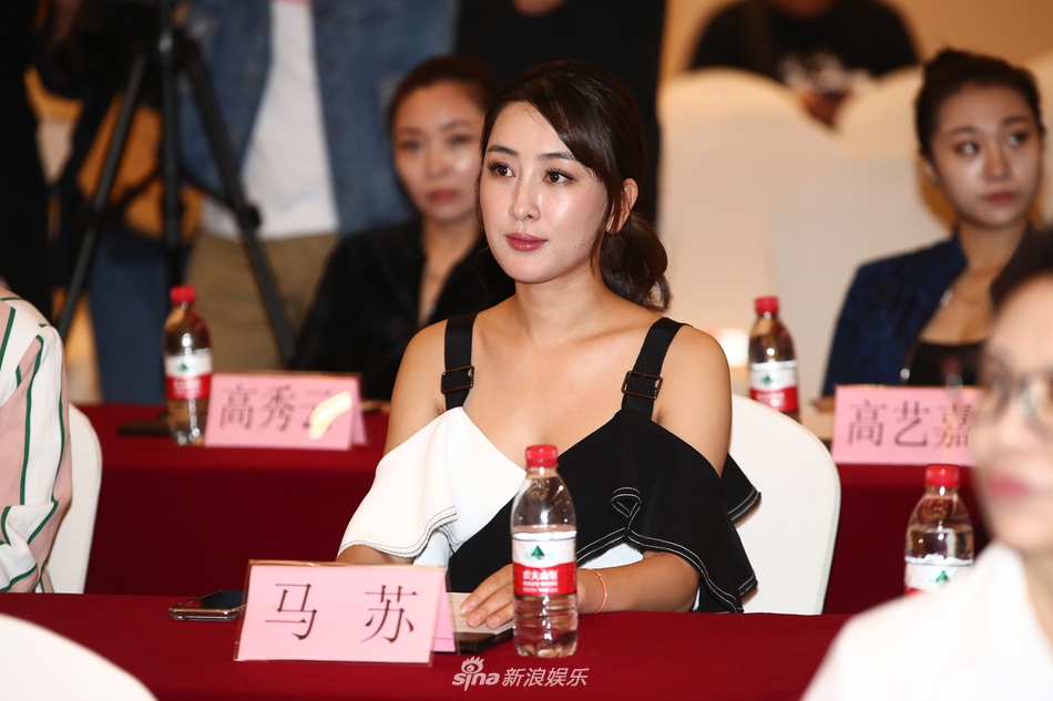 组图:"中国电视好演员"推选表彰启动 佟丽娅马苏优雅亮相