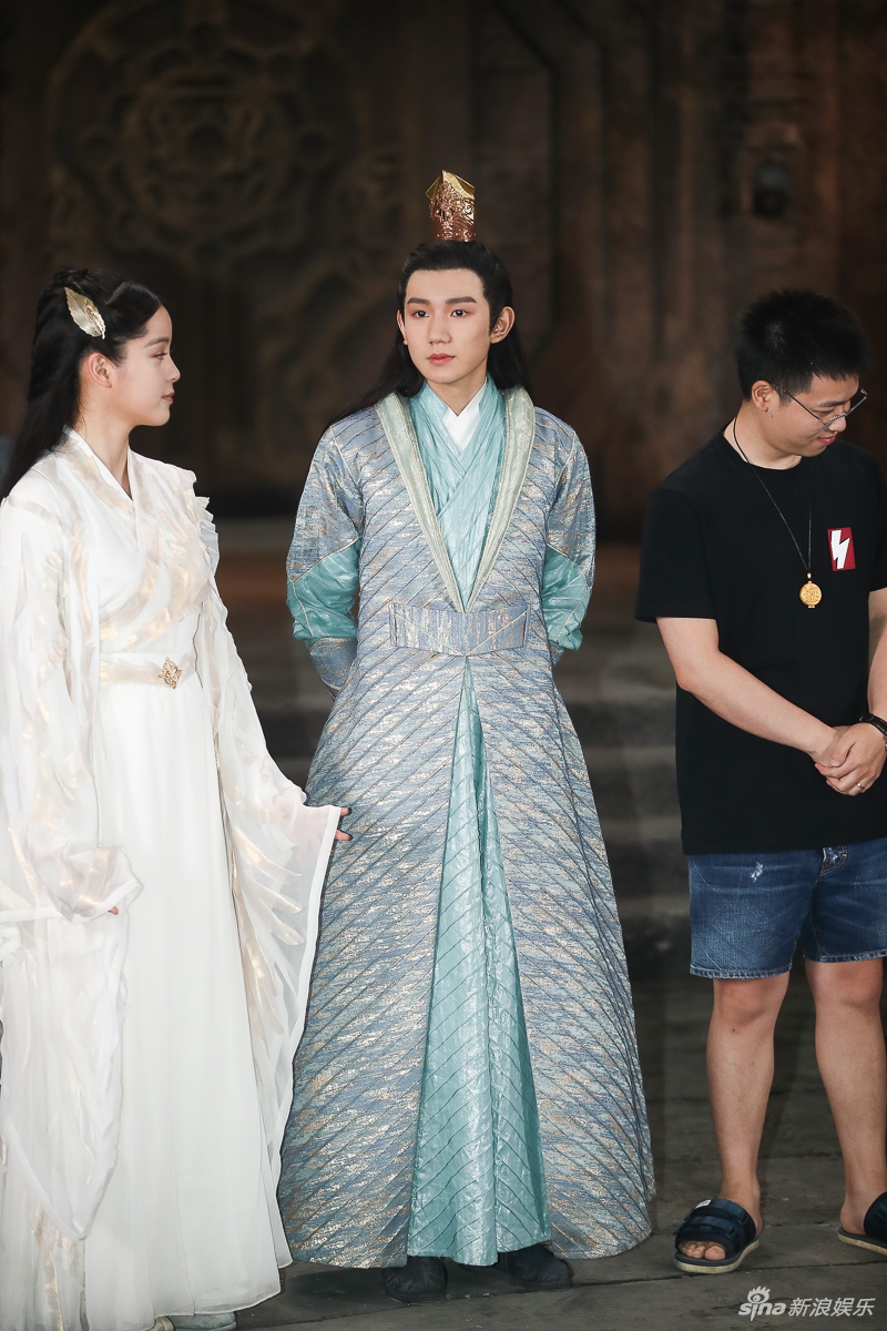 王源欧阳娜娜《大主宰》"蓝白配" 坦言不惧感情戏