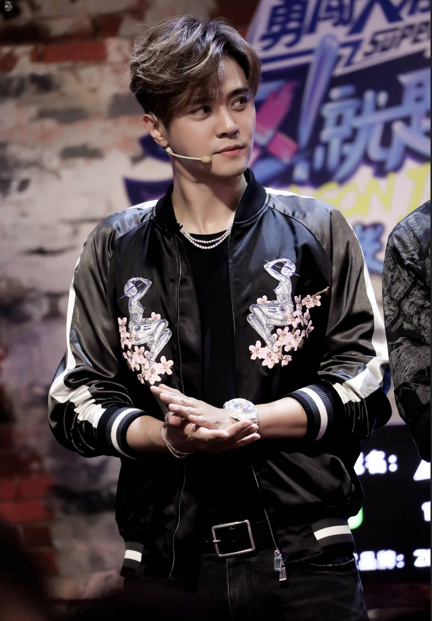 组图:易烊千玺鲻鱼发型可盐可甜 与罗志祥韩庚吴建豪同台比帅