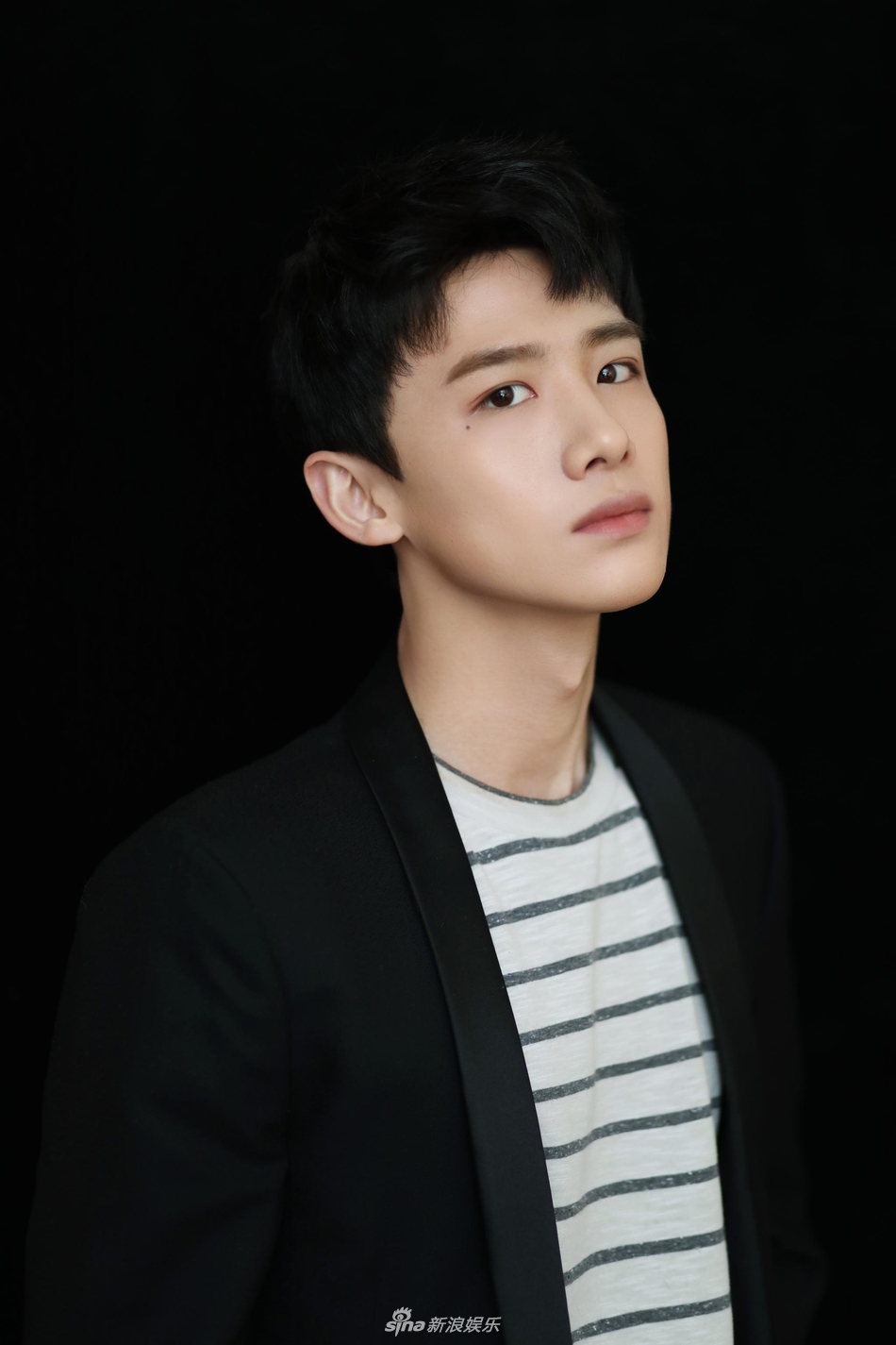 凰权弈天下白敬亭杀青纯粹大男孩首秀古装