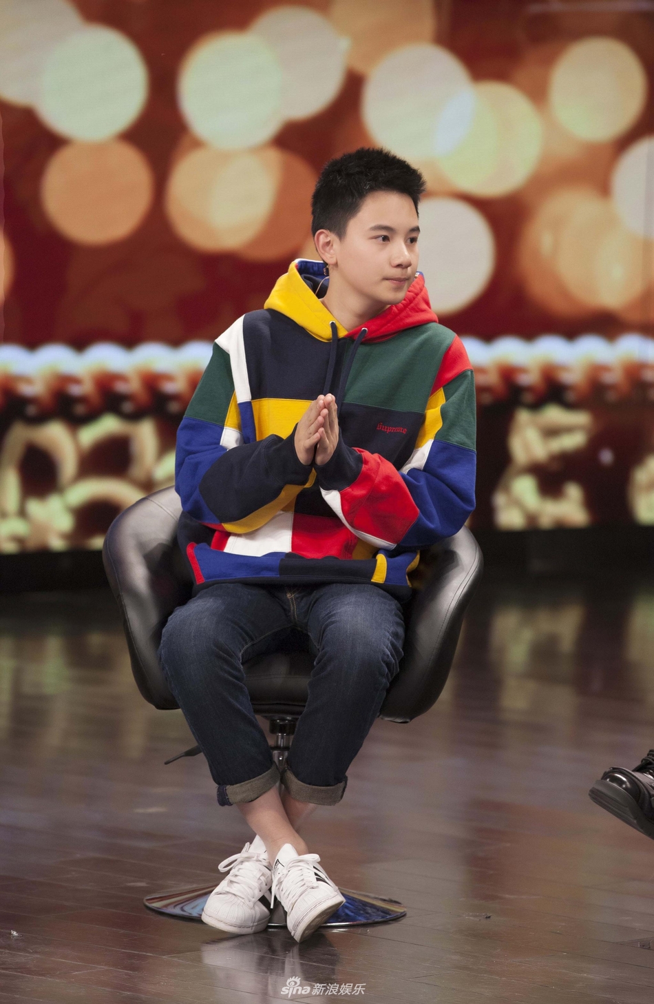 组图:《琅琊榜2》胡先煦亮相综艺 现场自黑吐槽与黄晓明比胖