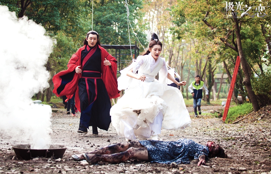 03 10:08:56 3 / 4 《极光之恋》关晓彤,朱晓鹏 2   组图:陈瑶白色