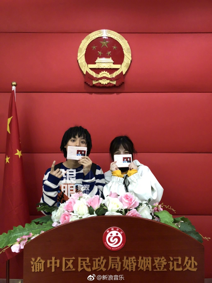 组图:布瑞吉bridge宣布结婚 娇妻长相甜美长腿细腰不输明星