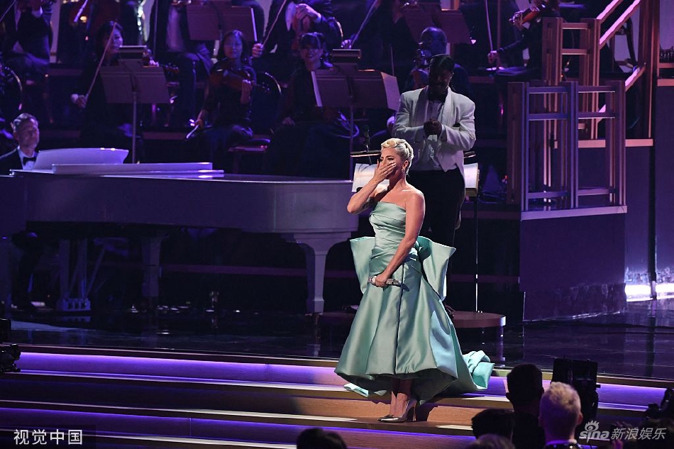 组图第64届格莱美获奖名单揭晓现场群星献唱气场全开