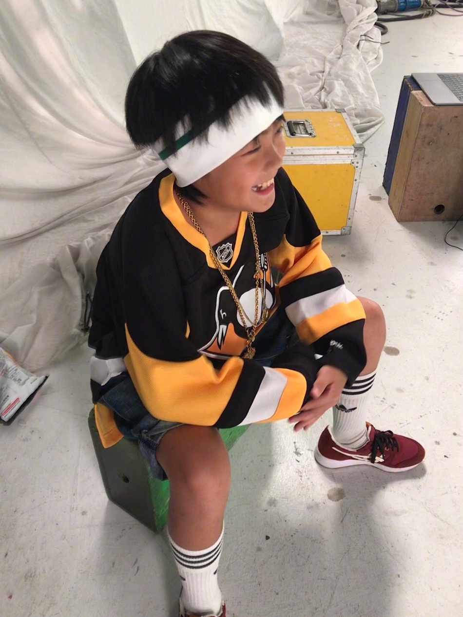 组图:曹格娇妻晒照为儿子庆生 joe面对蛋糕双手合十可爱许愿