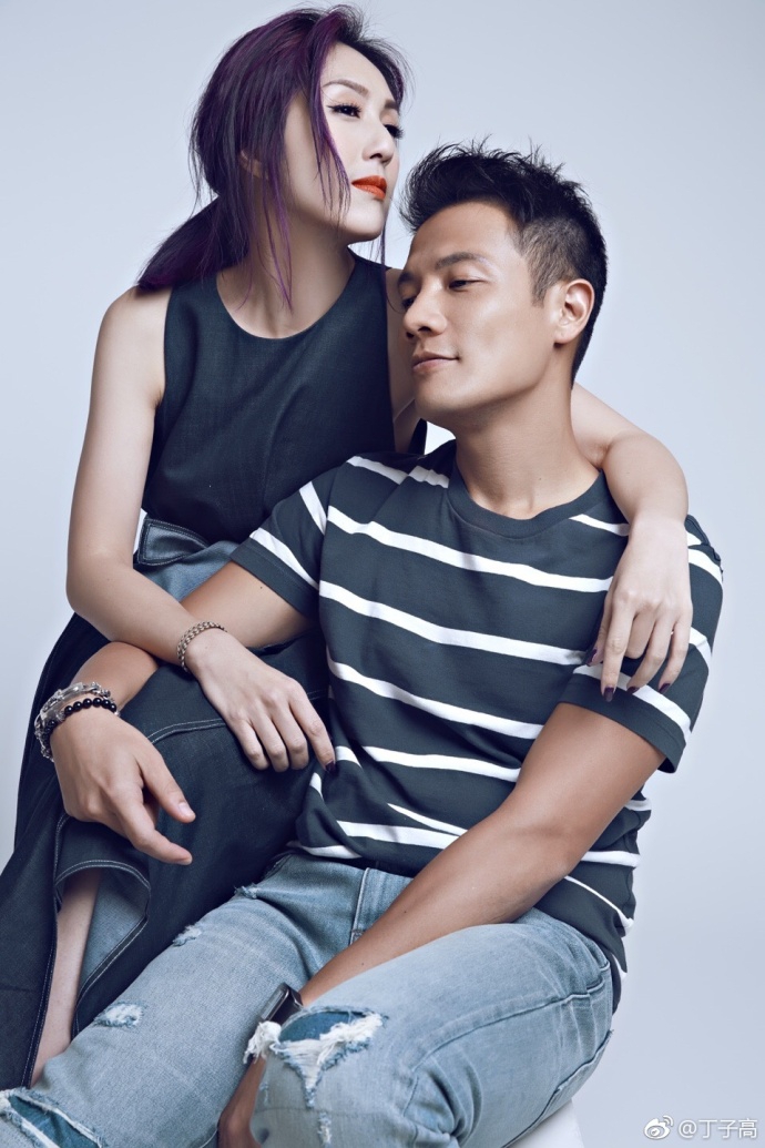 组图:杨千嬅丁子高同游冰岛晒照放闪 街头甜蜜打闹默契对视