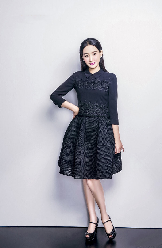 组图:孙楠49岁前妻买红妹近照曝光 乌黑长发身材曼妙气质佳