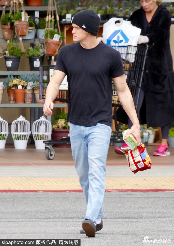 (sipa/图) 0   组图:好莱坞男星凯文·哈特妻