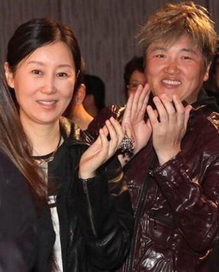 组图:孙楠与现任妻子潘蔚合照曝光 甜蜜依偎大秀恩爱