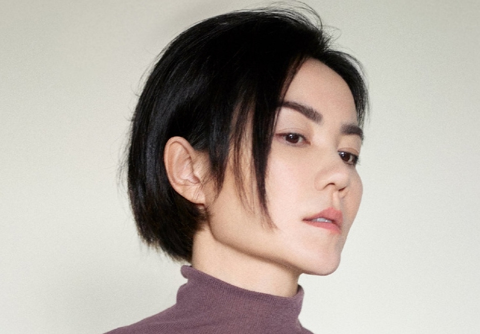 组图:王菲穿半透视针织衫小秀性感 气质清冷尽显高级感_高清图集_新浪