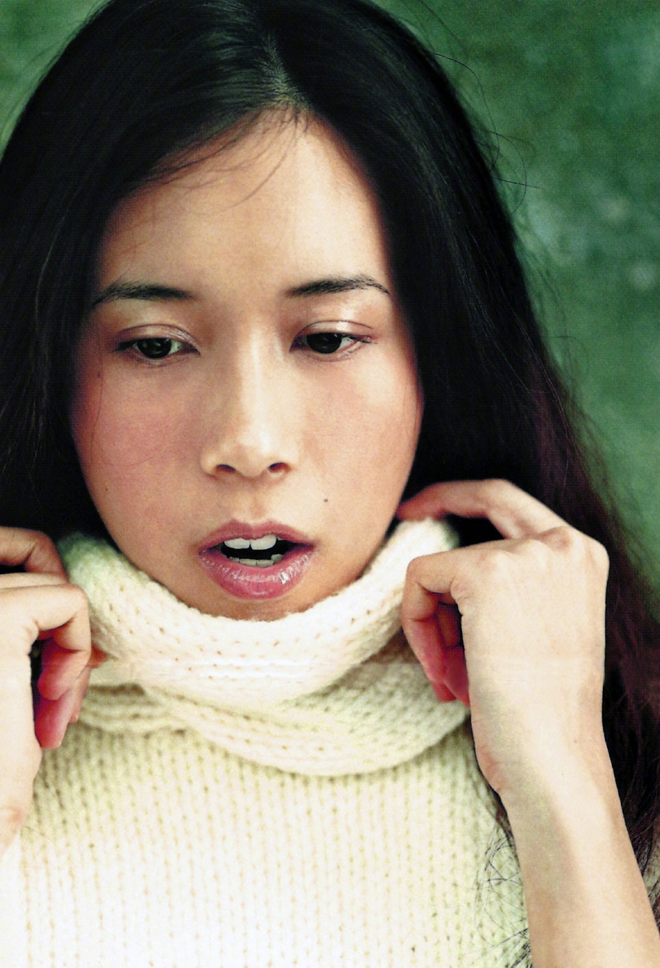 组图:莫文蔚20年前旧照曝光 纯白毛衣配黑长直造型清纯温柔