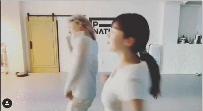 組圖：泫雅與男友練舞穿露臍裝秀馬甲線 兩人配合默契