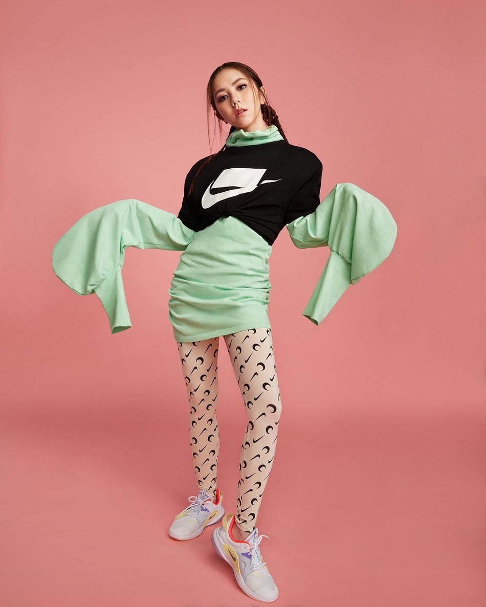 组图:邓紫棋变身运动girl拍摄大片 驾驭多种夸张元素时尚感强_高清