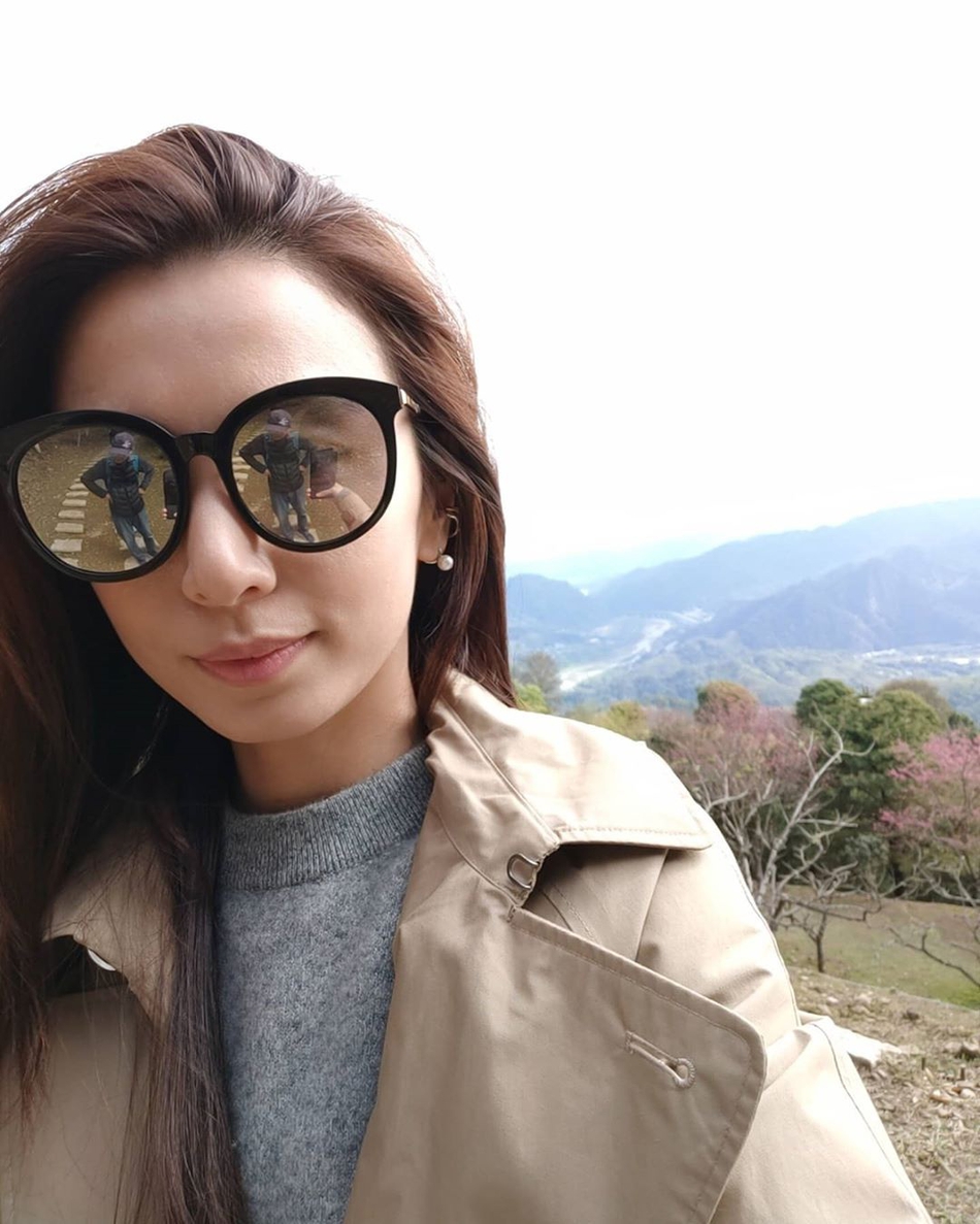 组图:田馥甄与父母踏青晒自拍 自侃没洗头"爸爸了然于心"