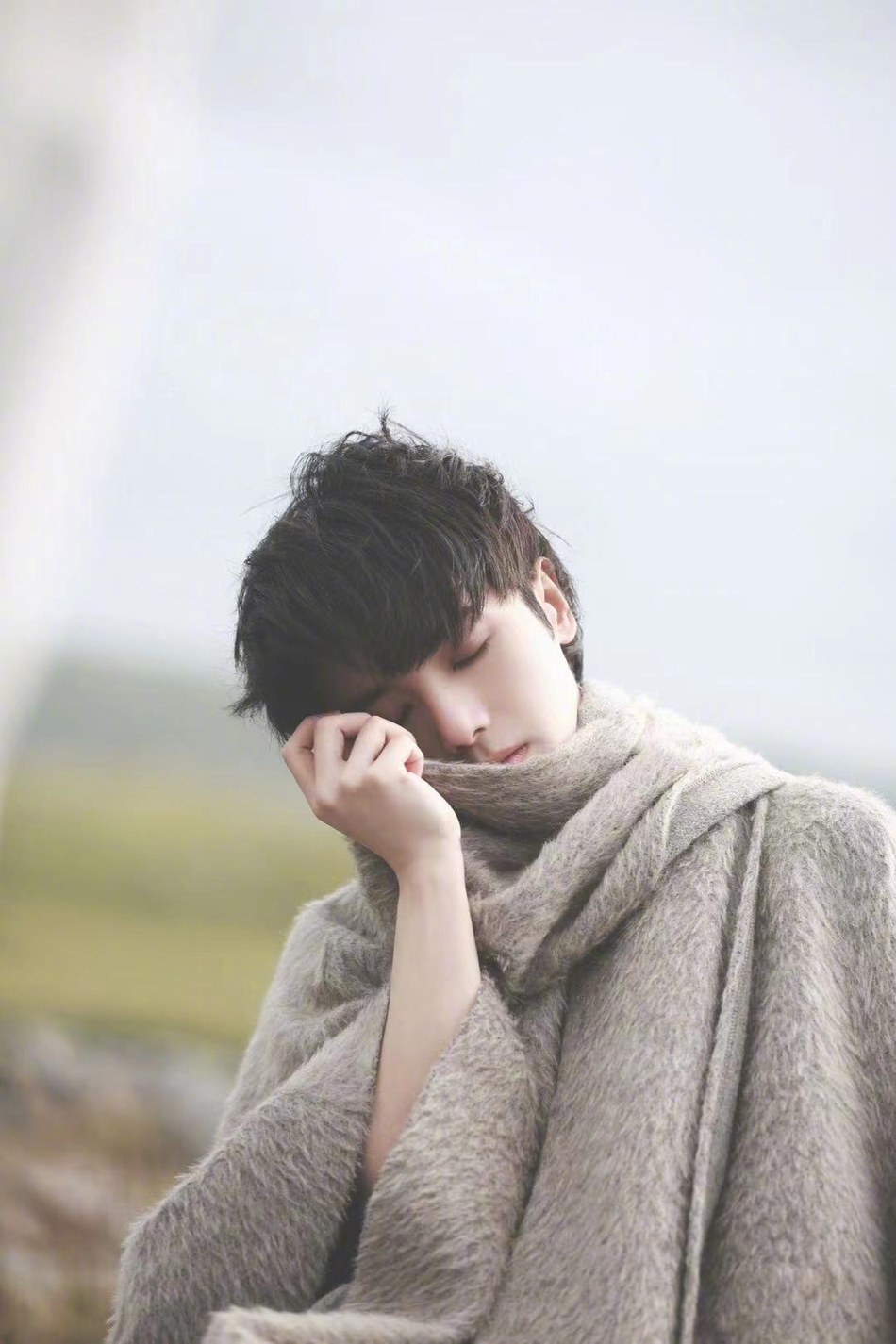 组图:华晨宇爱尔兰写真大片释出 潇洒慵懒少年感十足_高清图集_新浪网