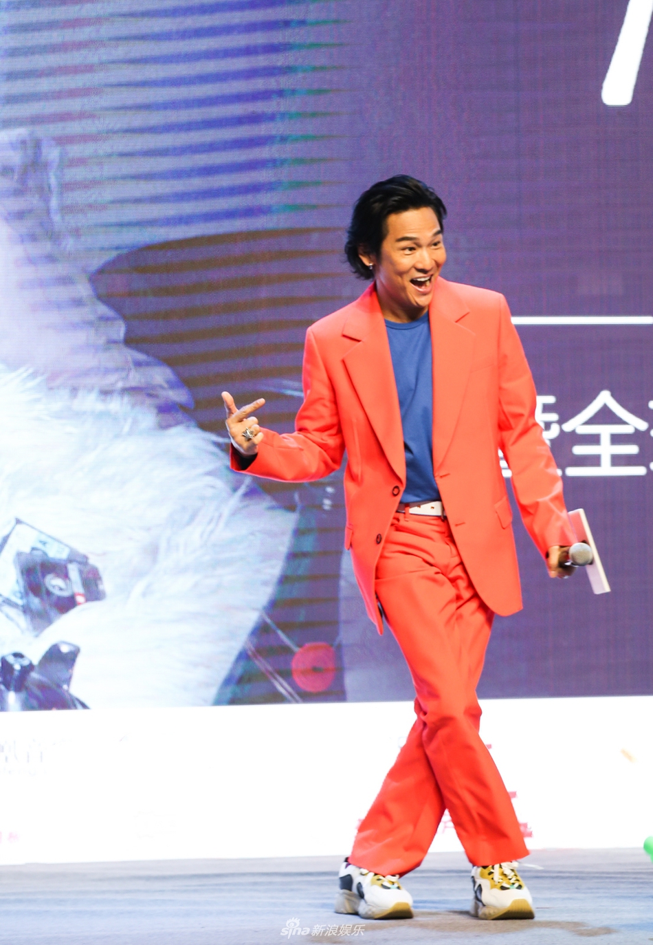 组图:杜德伟《起来》新专辑发布会举办 太太携爱子惊喜现身