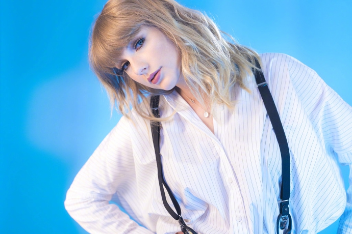 组图:泰勒·斯威夫特最新写真俏皮回眸 金发碧眼气质迷人