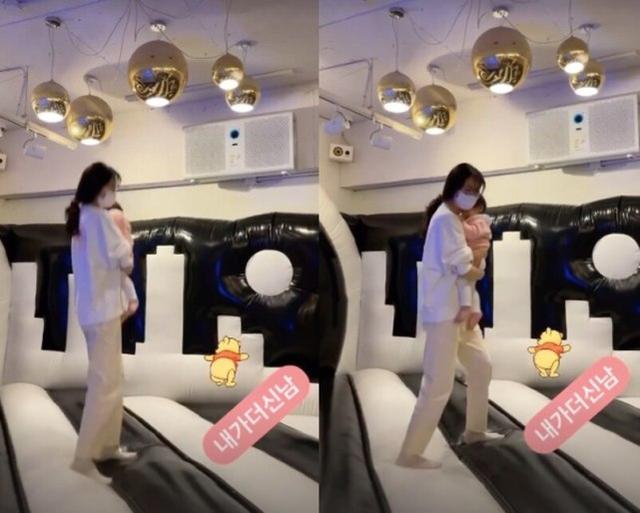 組圖：崔智友抱女兒玩跳彈床 裝扮隨意十分接地氣