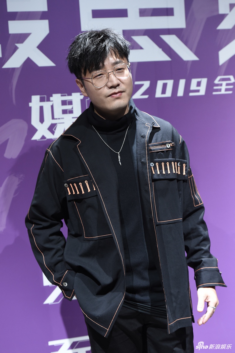 组图:王铮亮现身新专辑见面会 突破风格与说唱歌手王以