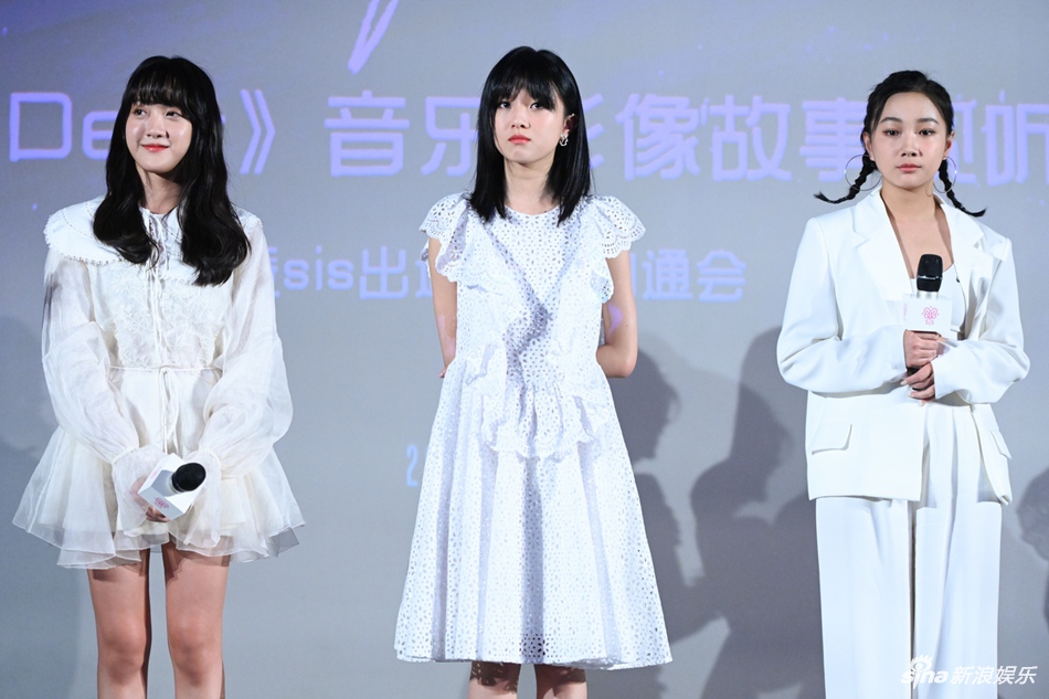 组图:女团sis白裙清新亮相见面会 老板龙丹妮出席保驾护航_高清图集