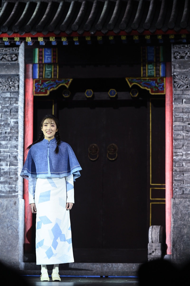 组图张可盈正阳书局话剧首演一人饰两角演绎不同人生经历