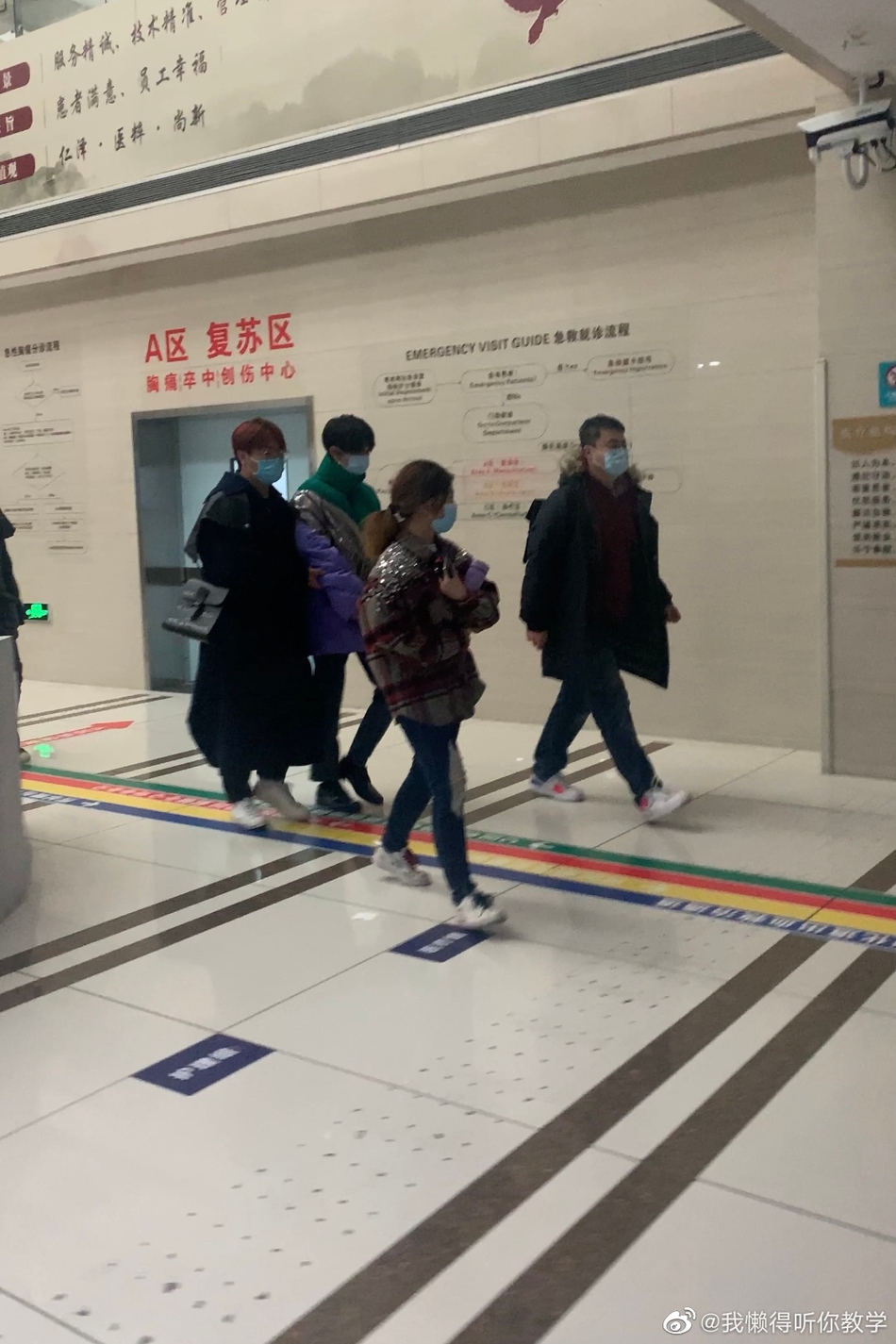 组图李希侃医院看病被偶遇戴口罩躺病床上画面曝光