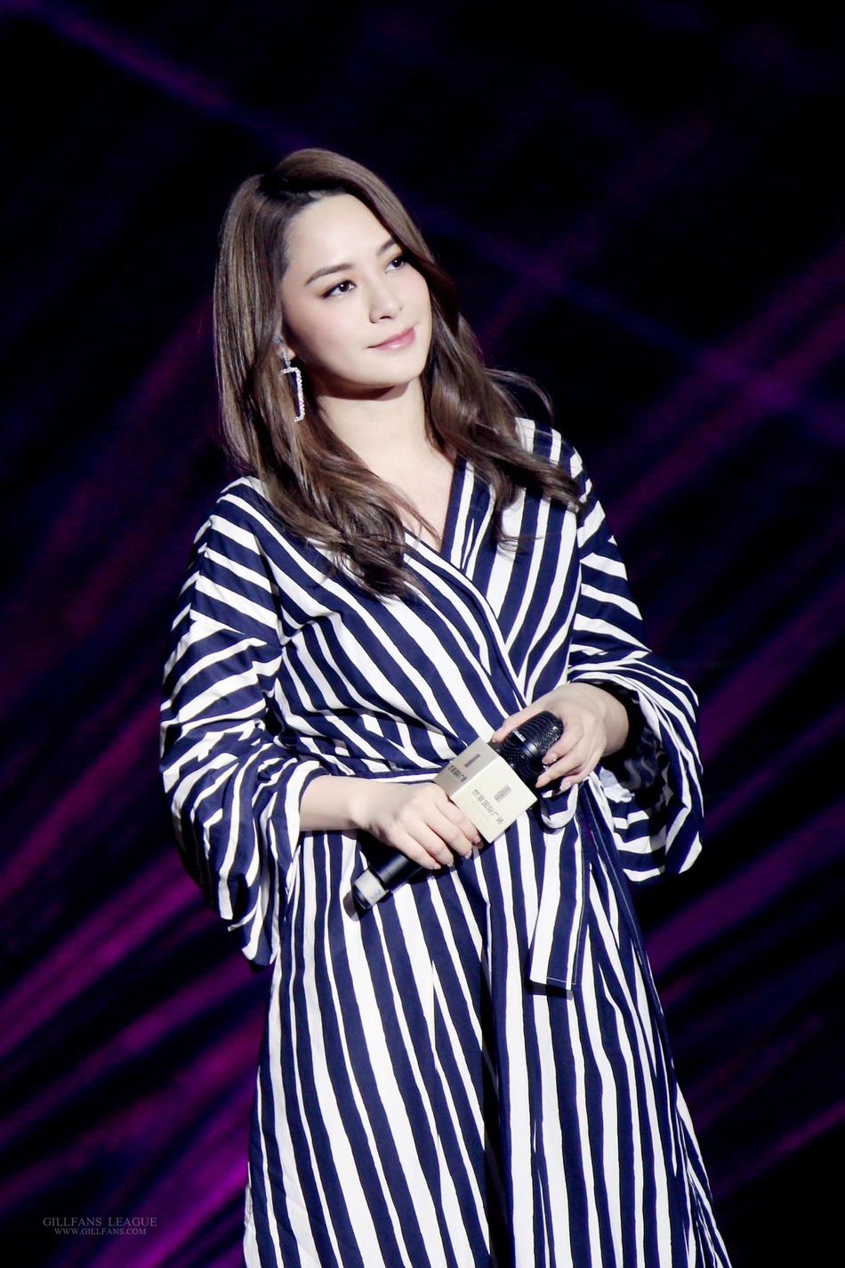 25 11:20:25 6 / 9 阿娇钟欣潼商演现场.