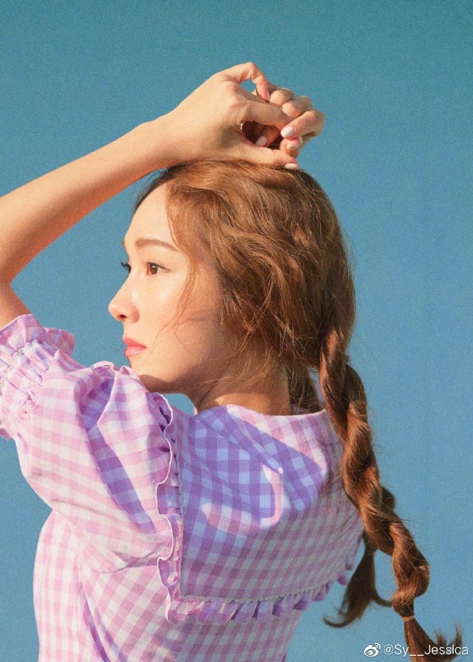 組圖：Jessica鄭秀妍公開戀情心情靚 麻花辮綁氣球少女感足